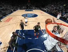 联赛新星砍下生涯最高得分,成为焦点人物的是谁