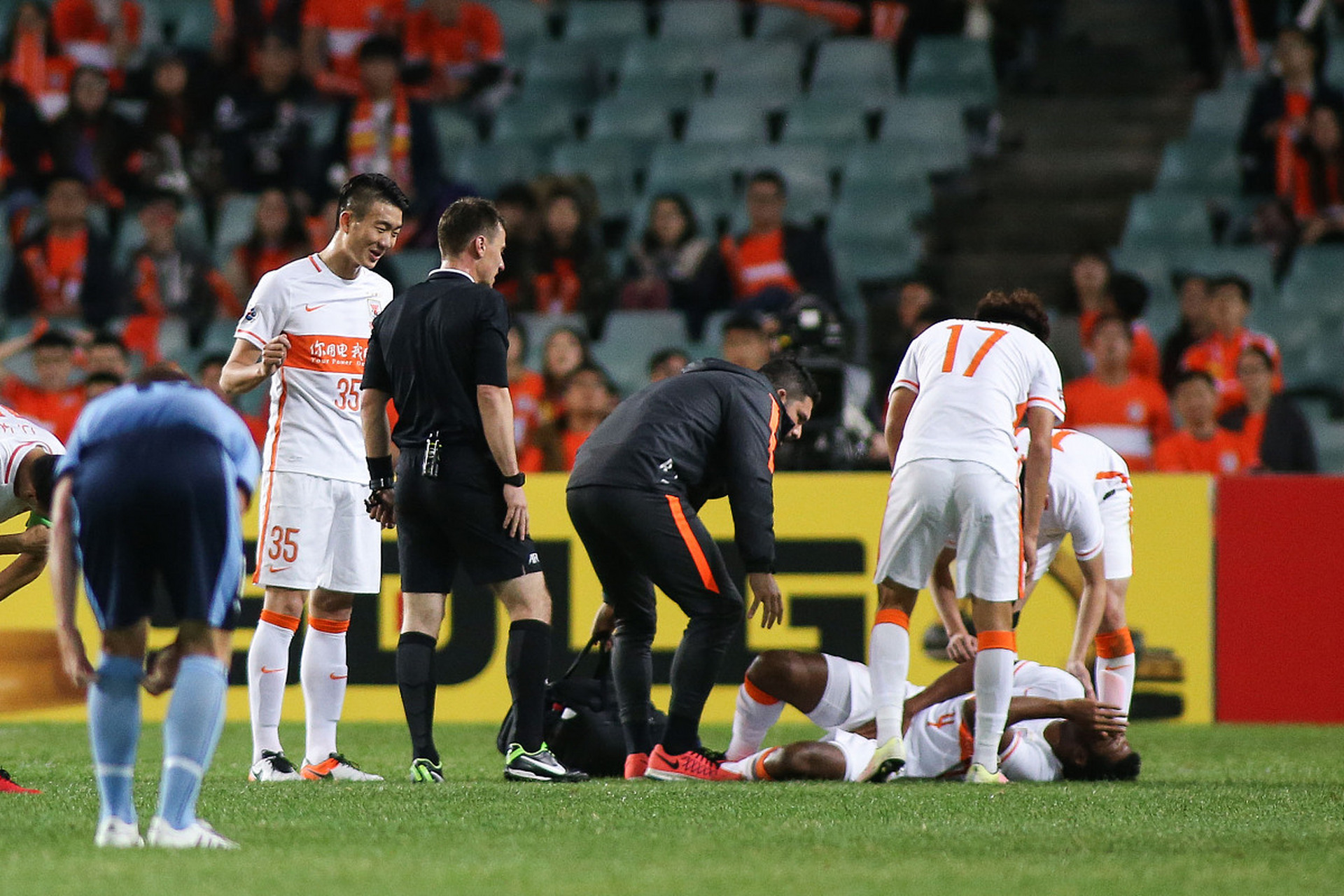 半岛体育app下载-球队比赛过程中遭遇波折,困境重重怎么办